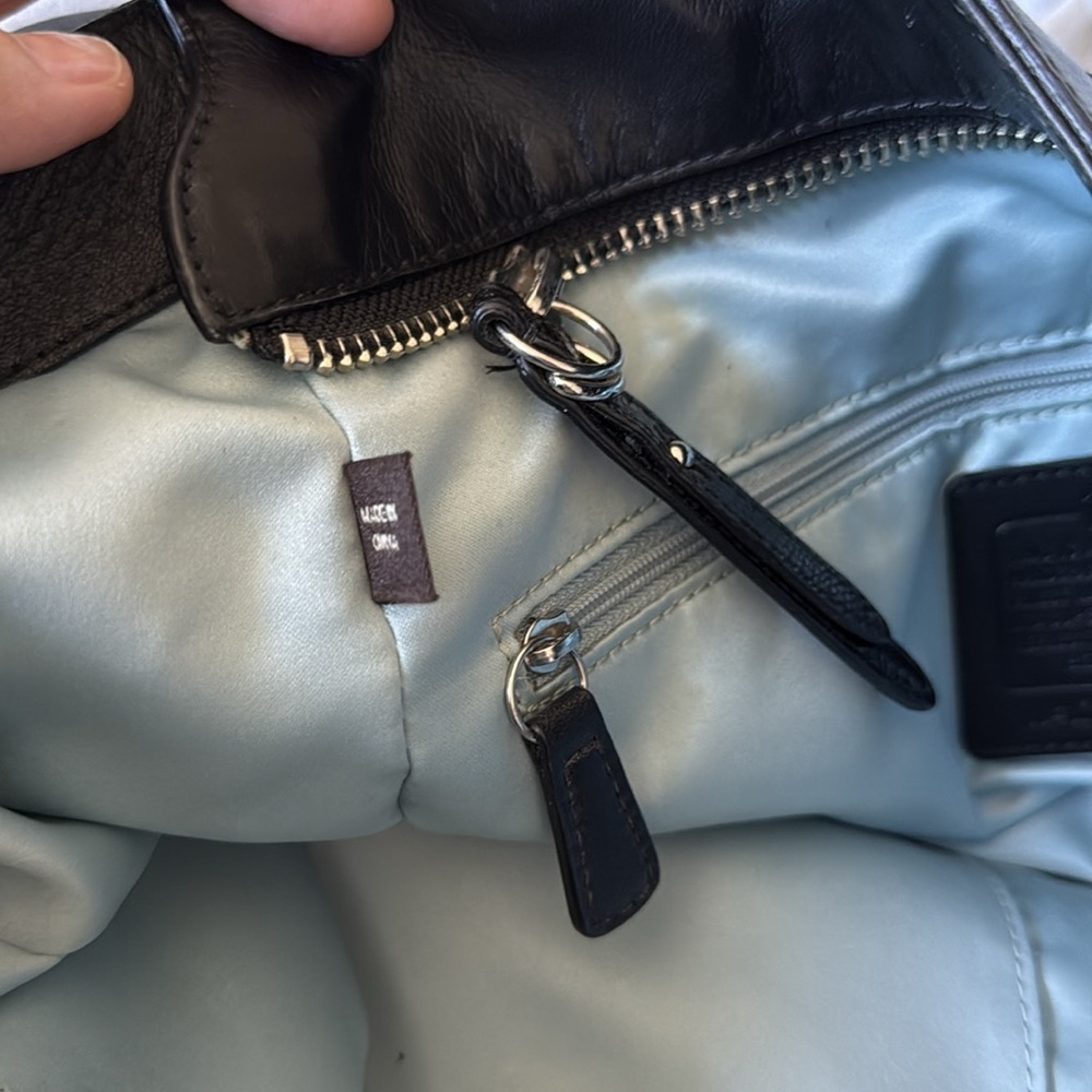 COACH Elegant Black Leather Tote Bag - Picture 15 of 17